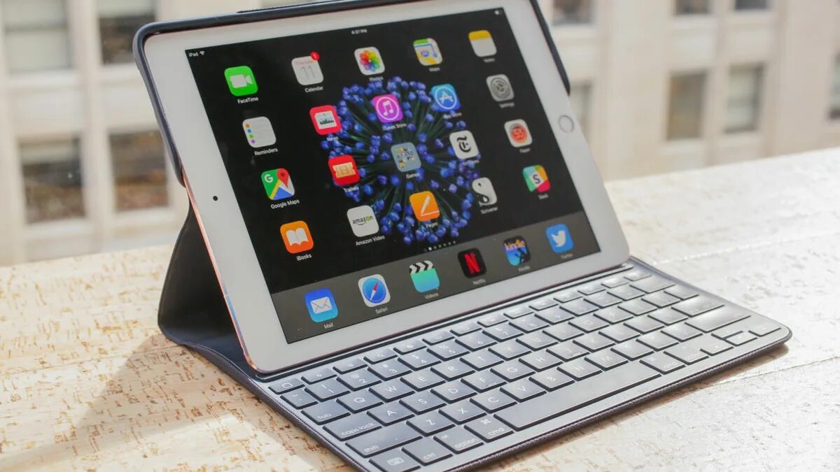 Планшет 2. Logitech IPAD 2021. Планшетный компьютер IPAD. Ноутбук айпад. Компьютер планшетный май пад.