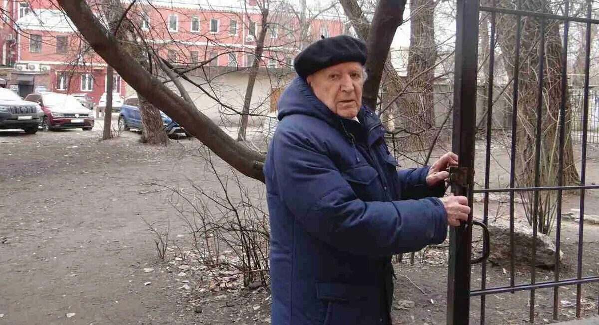 Горком 36 новости воронежа. Качели на проспекте революции воронеж. Вручение паспортов в торжественной обстановке. Горком 36 новости воронежа. Вручение паспортов юным гражданам.
