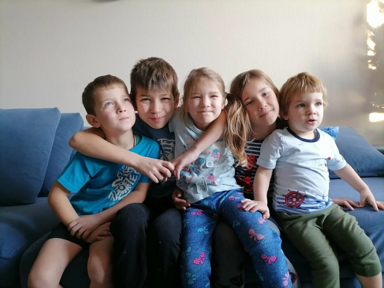 76 детей. Женщина с 6 детьми. Кризисный центр Фавор Ханты Мансийск. Мама 6 детей. Картинки женщина с 6 детьми.