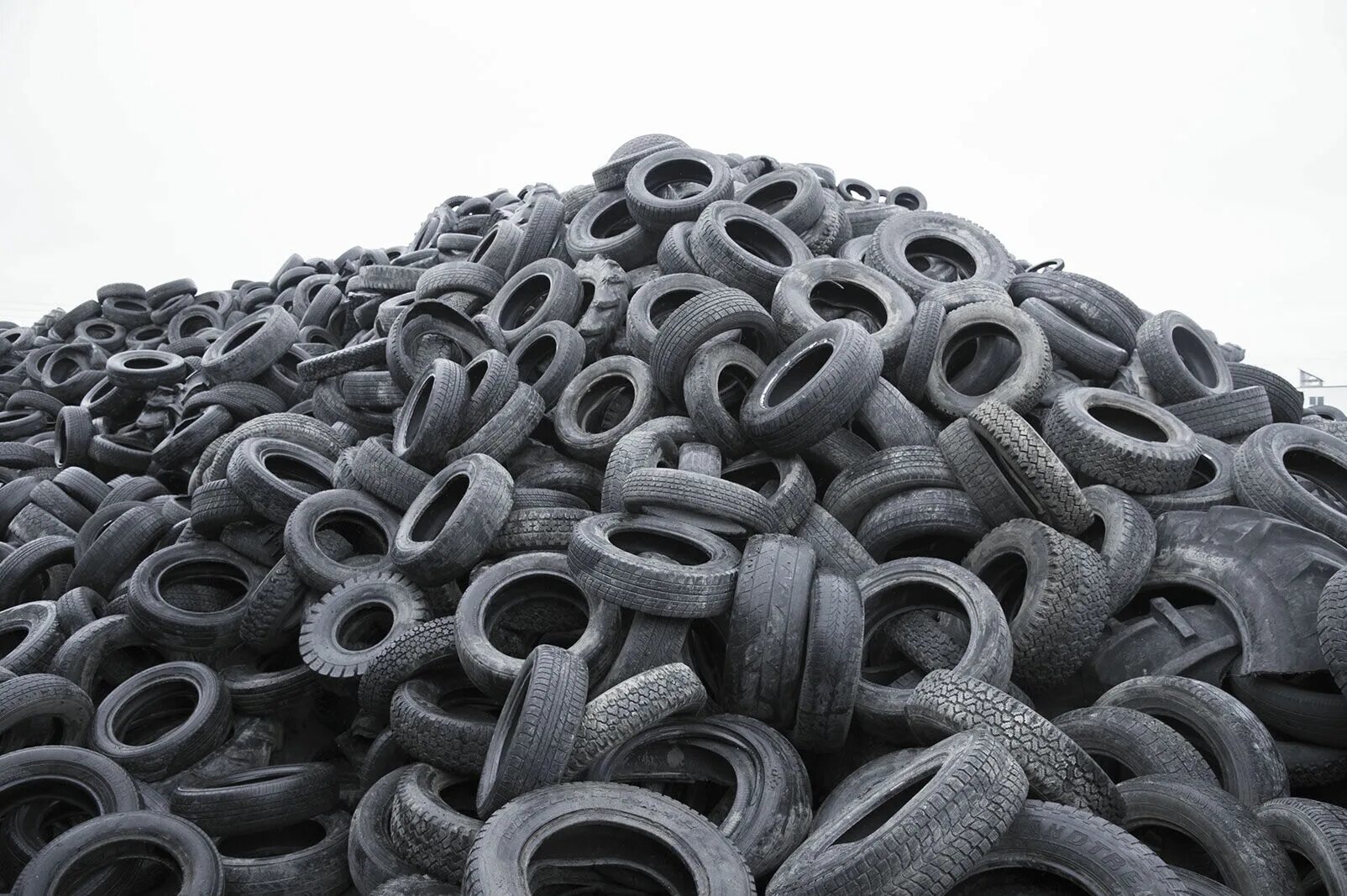 Переработка автомобильных шин. Шины из нефти. Tires recycling. Переработка покрышек. Tires recycling.