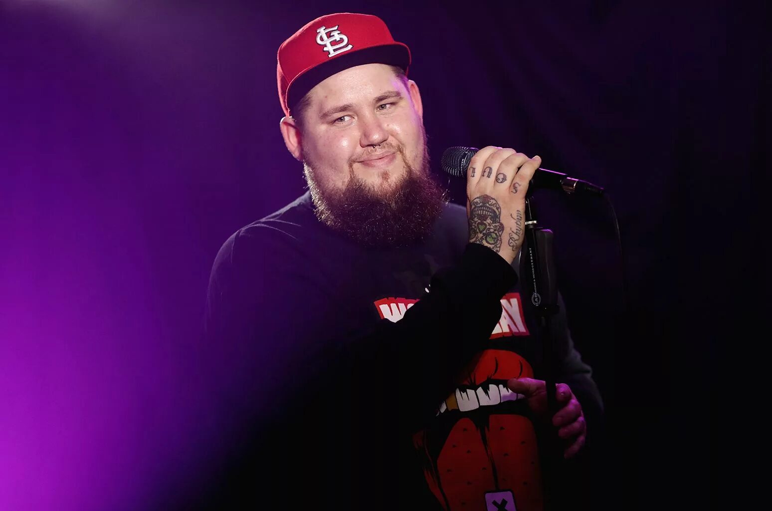 Rag n bone текст. Bone man. рейн бон мен. rag&#039;n&#039;bone.