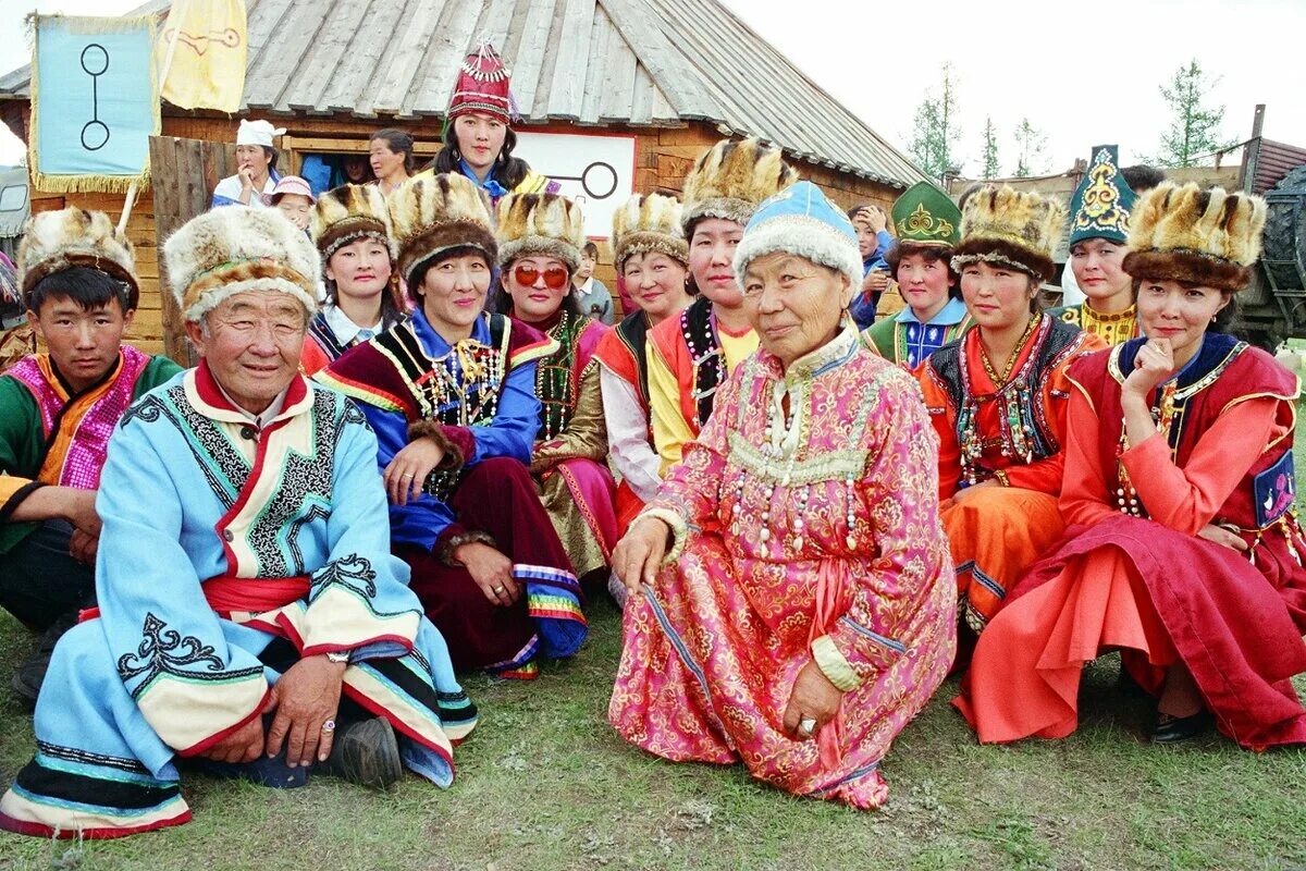 Алтай народы какие. Кумандинцы Алтая национальный костюм. Шорцы, телеуты, кумандинцы. Алтайцы телеуты. Теленгиты, телеуты, Алтай-Кижи.