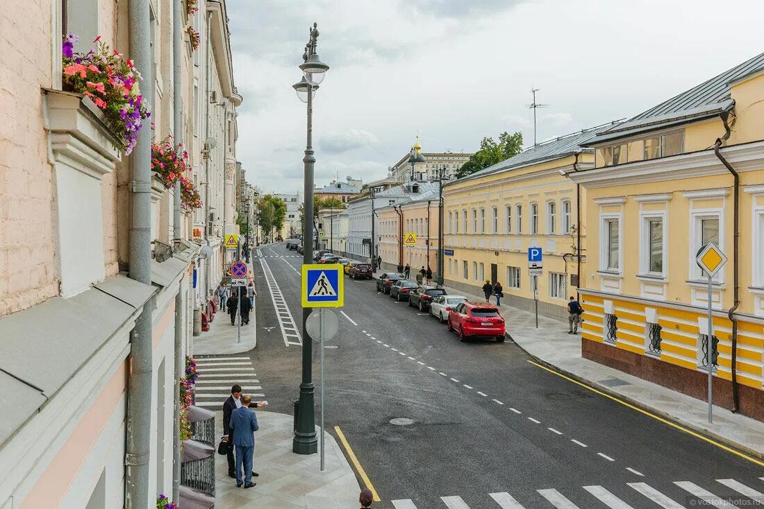 Ул б ордынка. Ордынка улица в Москве. Большая Ордынка Москва. Большая Ордынка пешеходная улица. Замоскворечье Ордынка.