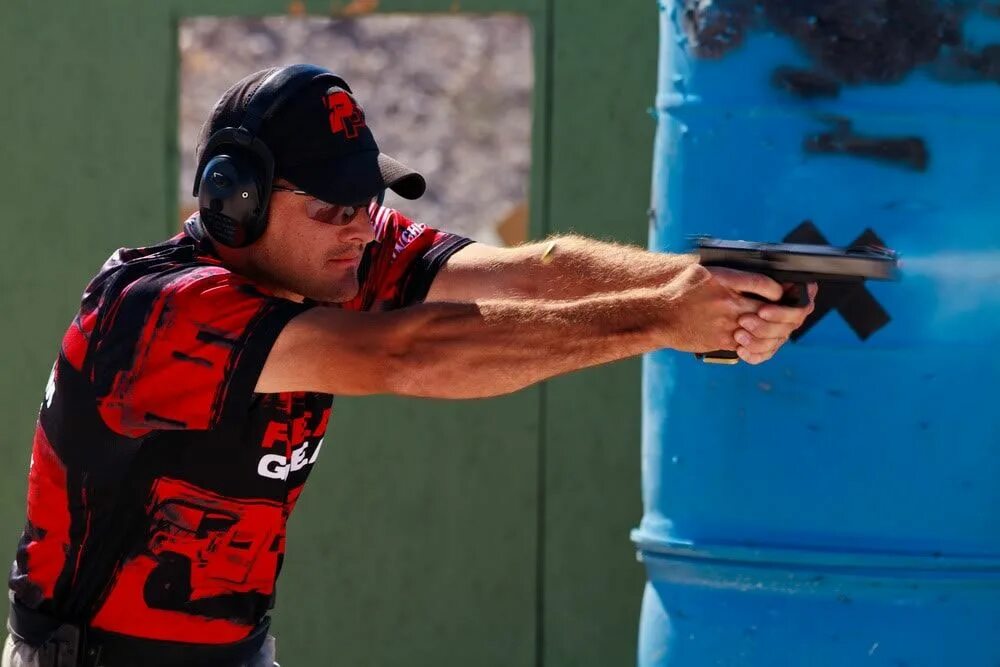 Is in his grips. Gun grip. Gotbot. Is in his grips. Кисть из пластилина.