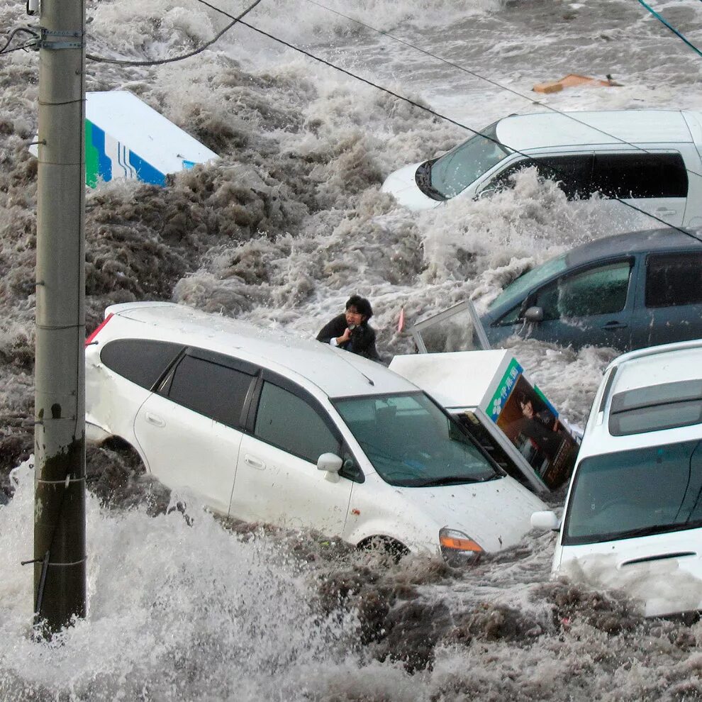 Землетрясение в 11 году. Япония 2011 землетрясение и ЦУНАМИ. Хроники самого смертоносного ЦУНАМИ В Японии 2011. Землетрясение в Японии 2011 года.