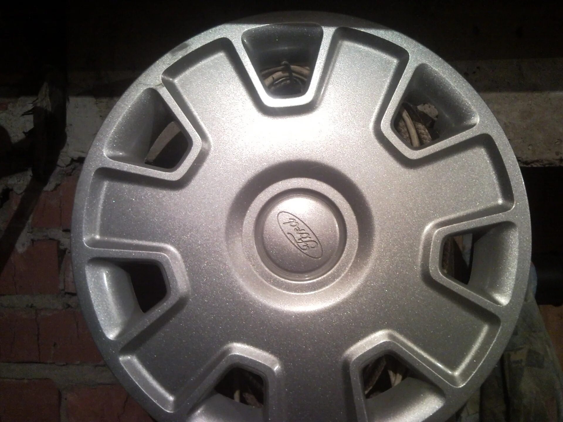 Колпак фокус. Колпаки ford focus 2 r16. Оригинальные колпаки форд фокус 2. Колпаки на форд фокус 2 r15 оригинал. Колпаки форд r15.