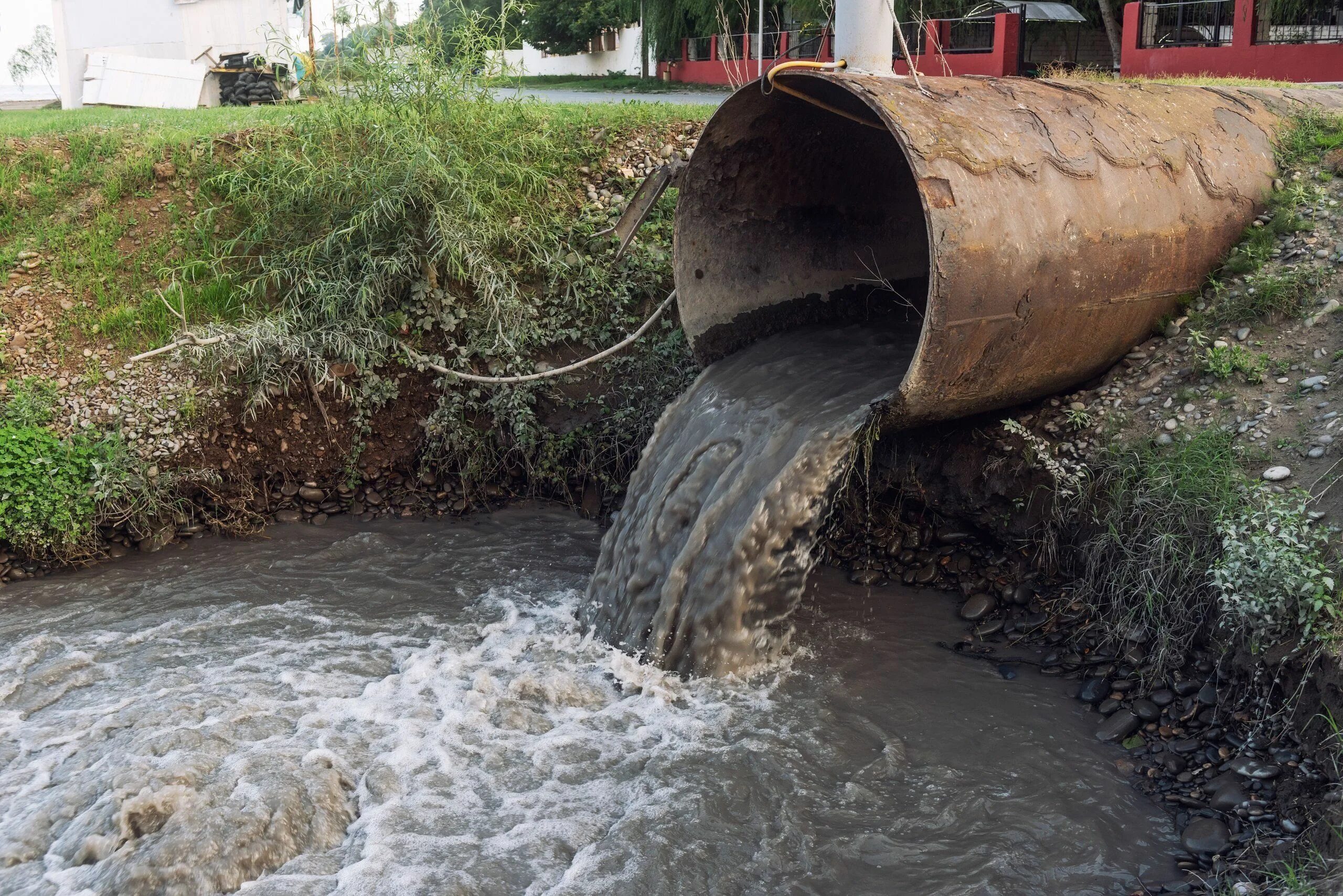 Вода хозяйственная. Сточные воды. Бытовые сточные воды. Неочищенные сточные воды. Сточные воды загрязнение.