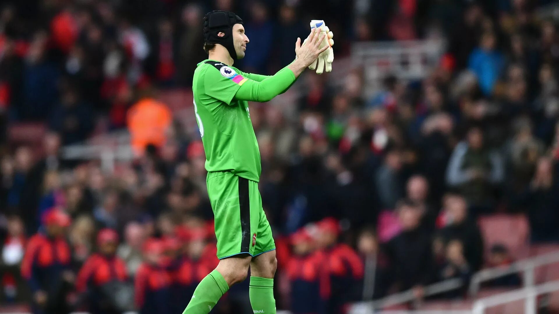 М а чеха. М чех. Питер чех футболист. Петер чех вратарь. Метро чеховская.