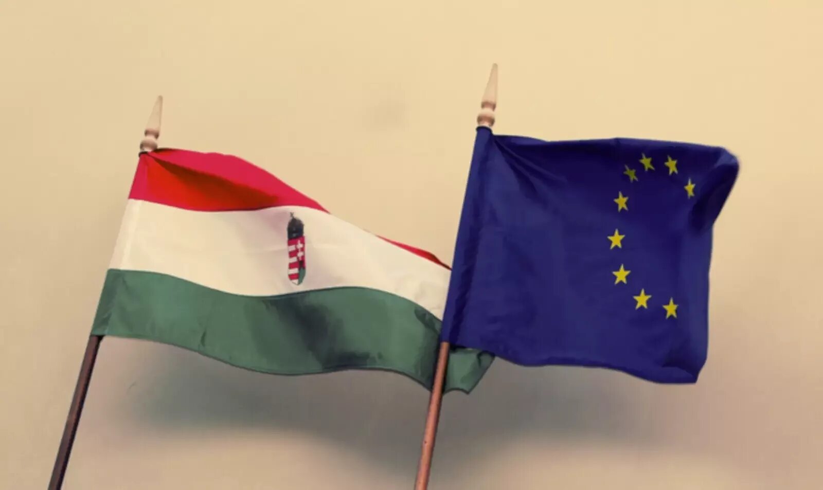 Союз россии и венгрии. Венгрия Евросоюз. Флаг Венгрии и ЕС. Венгрия Евросоюз фото. Венгрия МИД флаг.