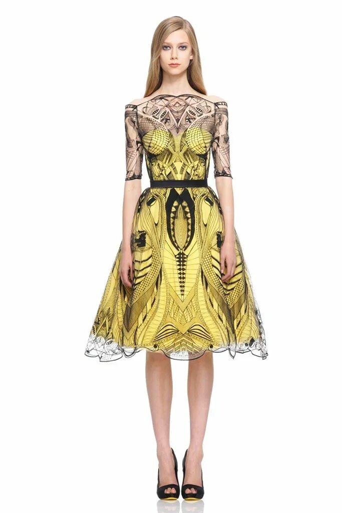 Платье mcqueen. Платье mcqueen. Alexander mcqueen платья. Платье маккуин с цветами. Платье mcqueen.