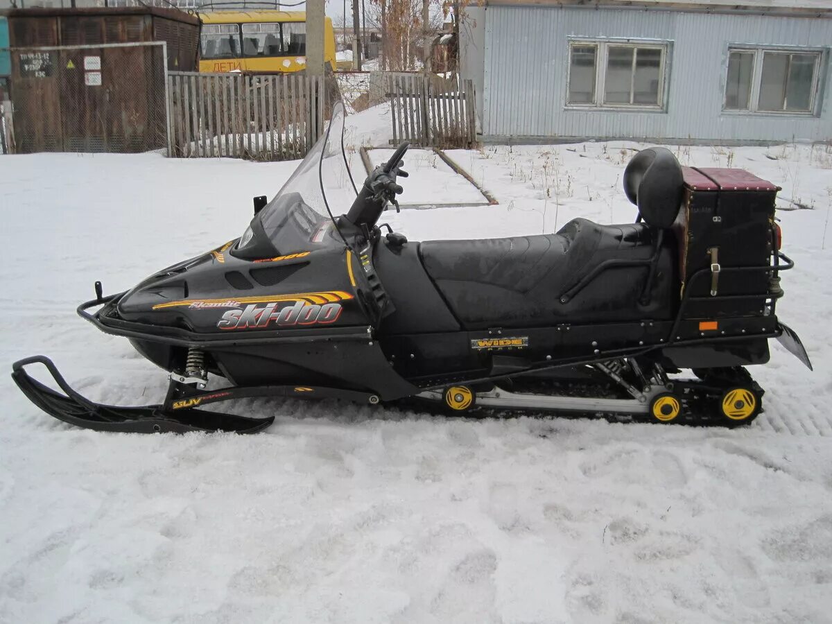 Купить снегоход б у в свердловской области. Ski Doo Skandic 600. BRP Ski-Doo Skandic 600. Скандик снегоход 2003 года. Снегоход Тайга 600.