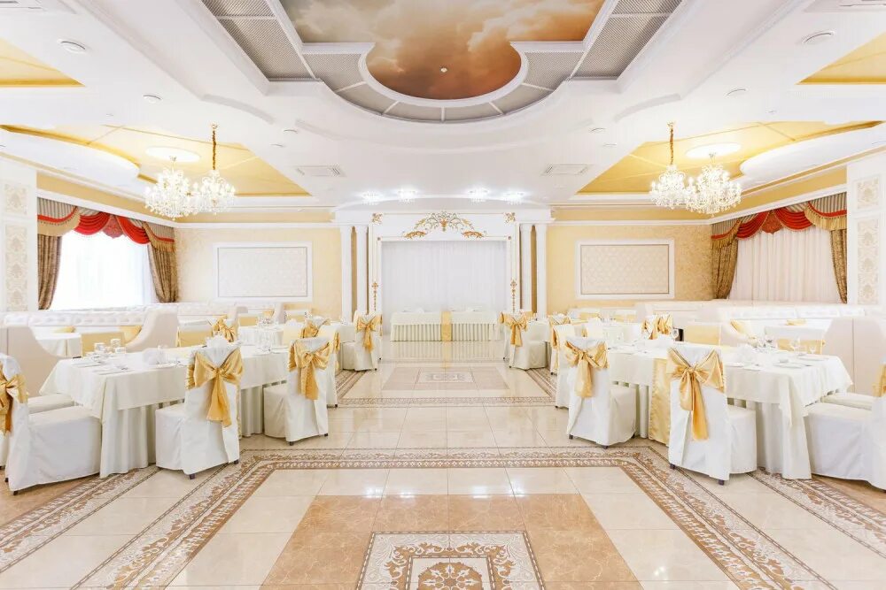 Ресторан аристократ саратов. Зал маркса. Империал маркс. Дк октябрь электросталь зал. Фуршет на день рождения с шампанским.