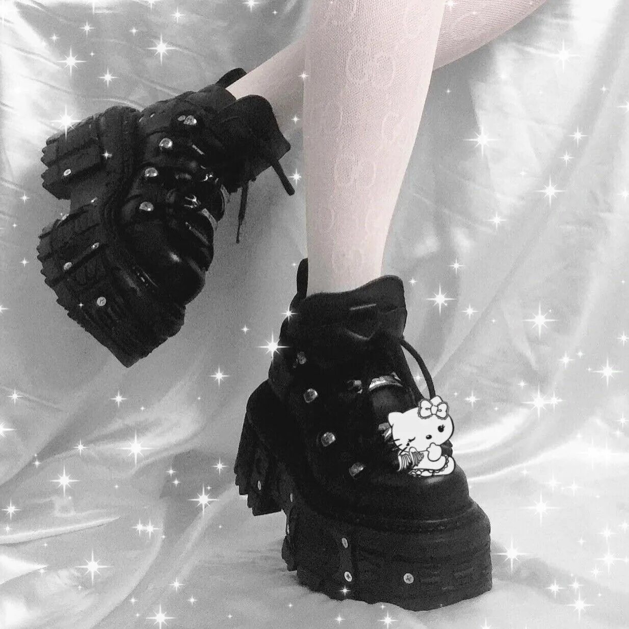 Черные ботинки для девочек. Ботинки Альт эмо высокие. Готическая обувь женская. Готические ботинки женские. Готические ботинки на платформе.