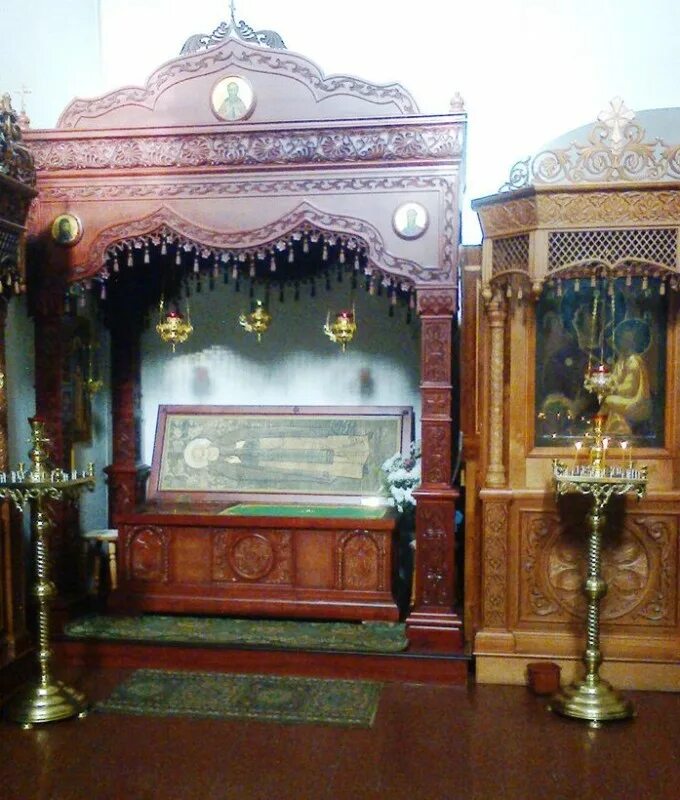 в монастыре мощи радонежского в ростове. мощи в ростове. мощи в ростове. святой источник леонтия ростовского. храм дмитрия ростовского в спасо-яковлевском.