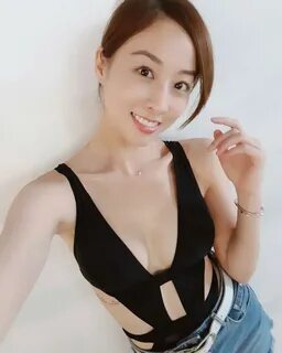 夏 語 心 這 件 泳 裝 藏 玄 機.挖 空 的 地 方 甚 至 可 見 胸 下 刺 青. 