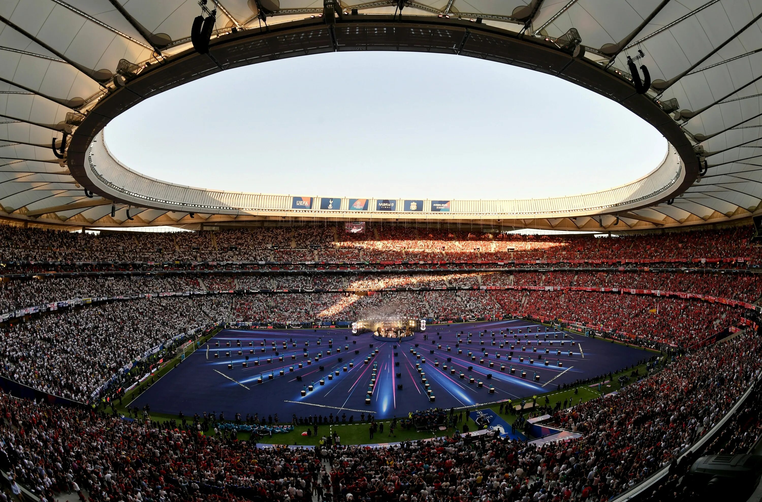 Финал какой стадион. Wanda metropolitano stadium. стадион финала лч.
