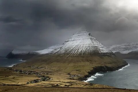 Остров с горами