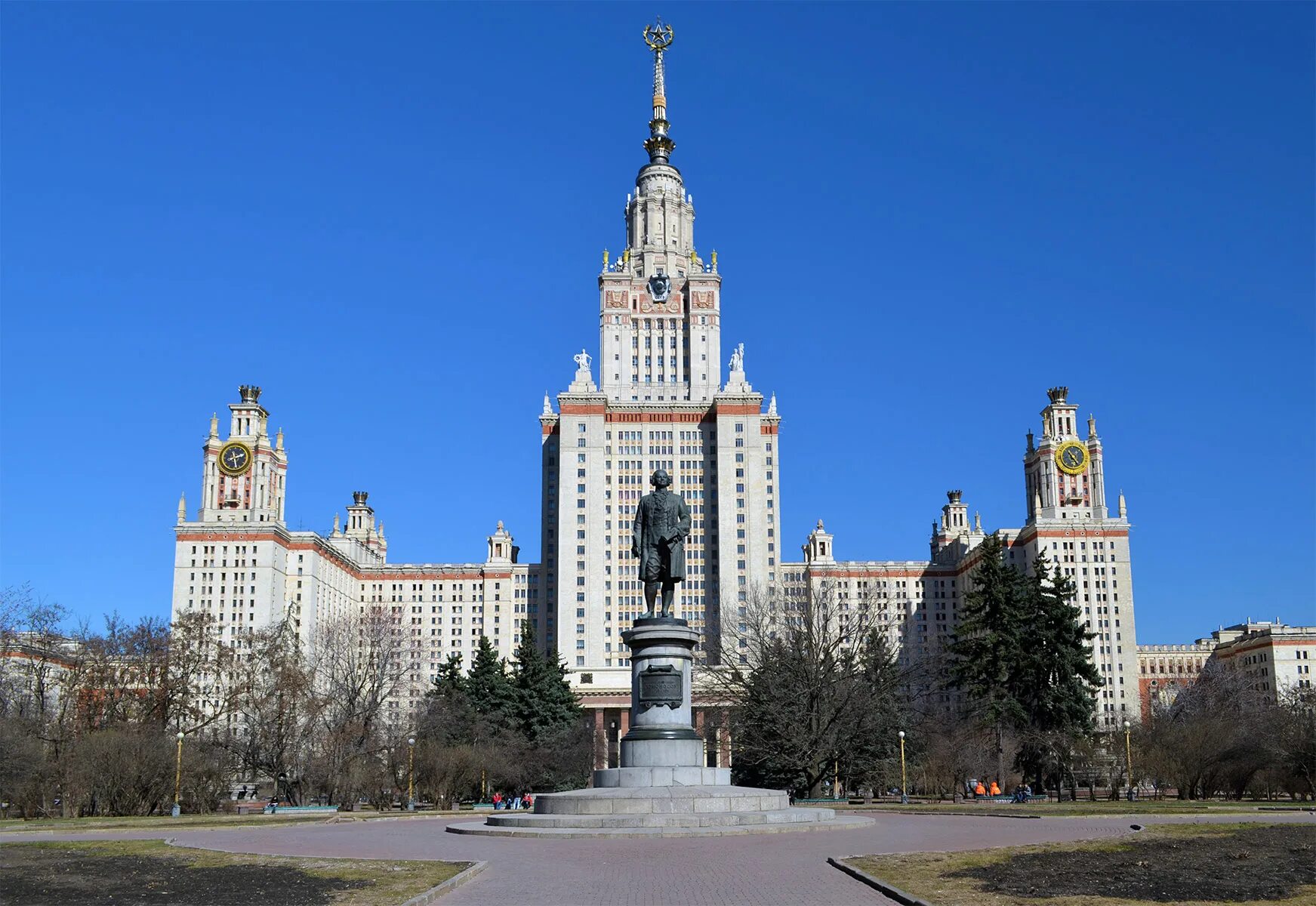 Московский государственный университет имени м.в.Ломоносова，МГУ. Памятник Ломоносову в Москве МГУ. Вузы России МГУ Ломоносова. Университет МГУ В Москве с памятником Ломоносову.