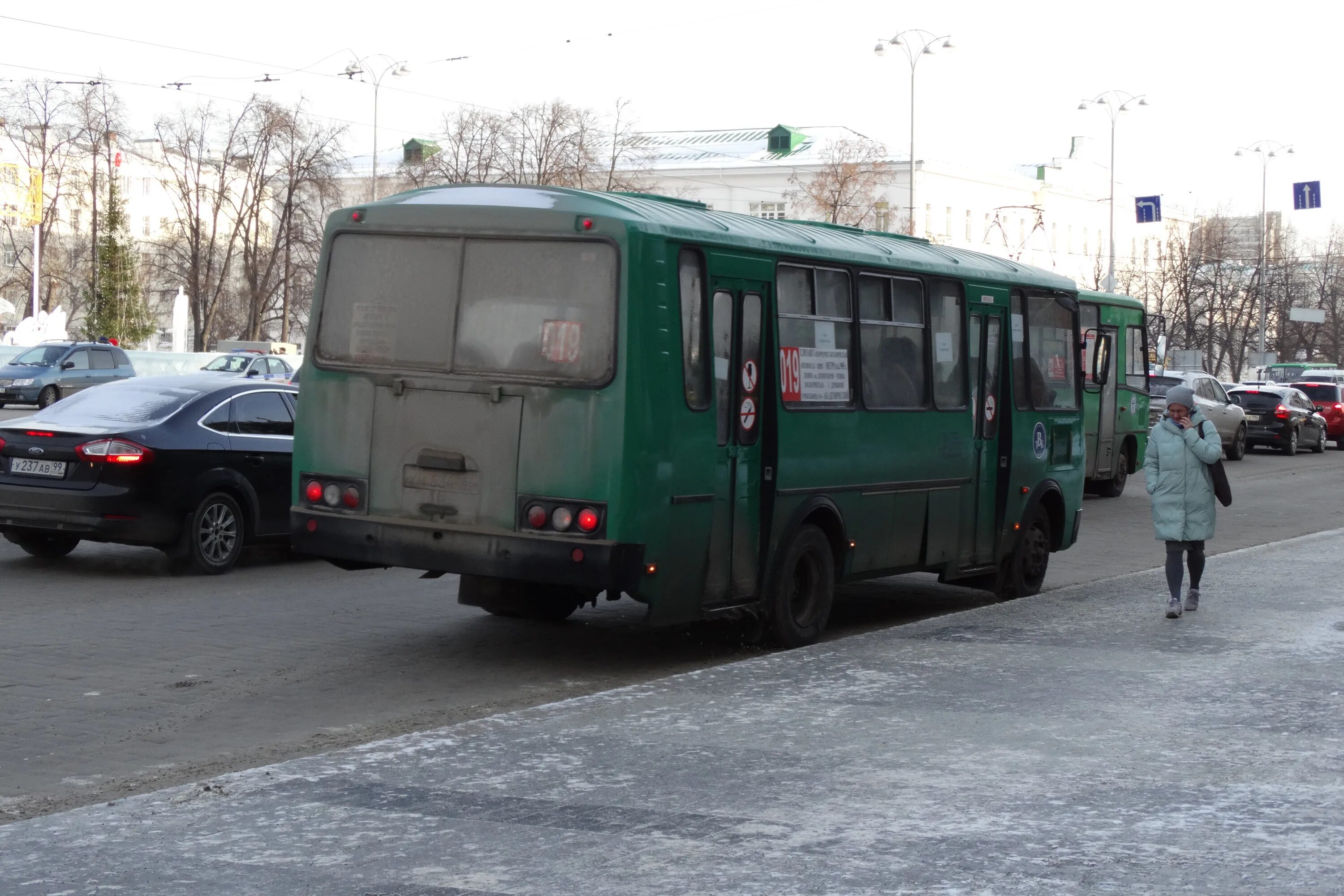давка в автобусе. автобусы до академического екатеринбург. схема автобусных маршрутов екатеринбурга. автобусы до академического екатеринбург. микрорайон академический автобусная остановка.