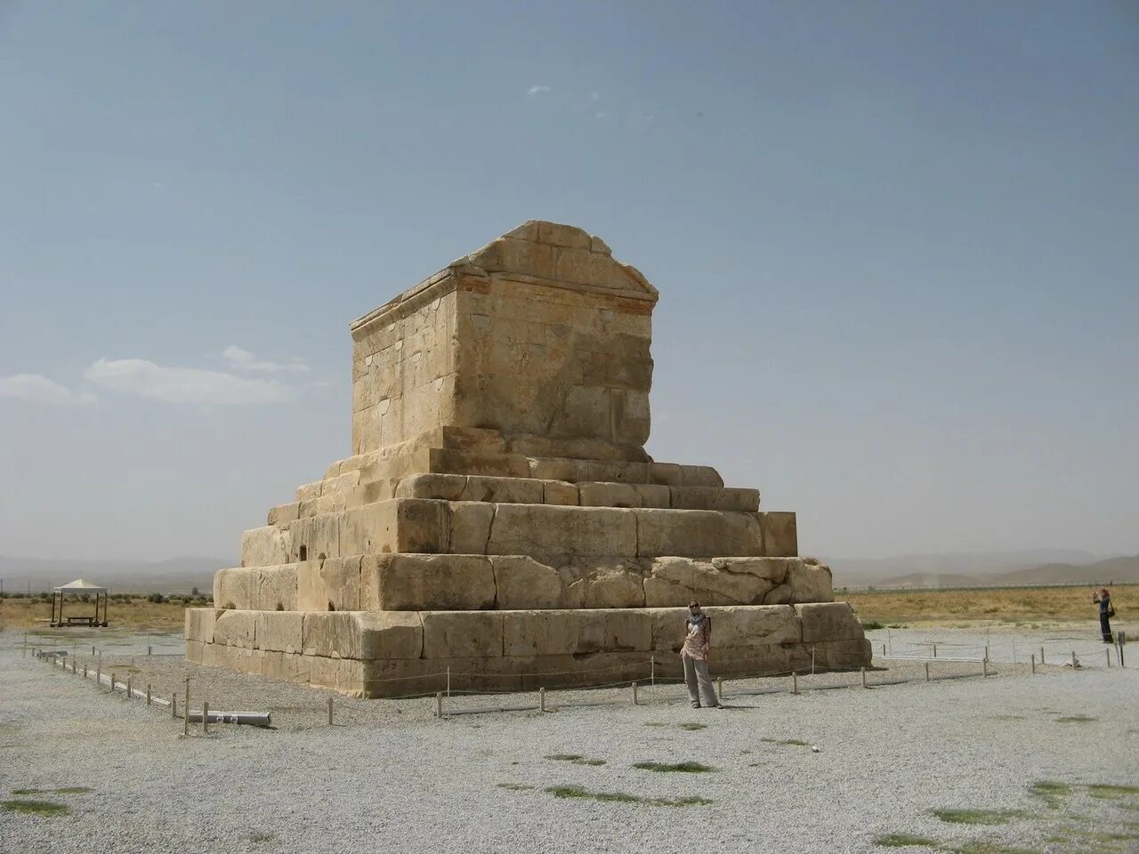 Памятники империи Ахеменидов. Экбатаны. Персидские мавзолеи.