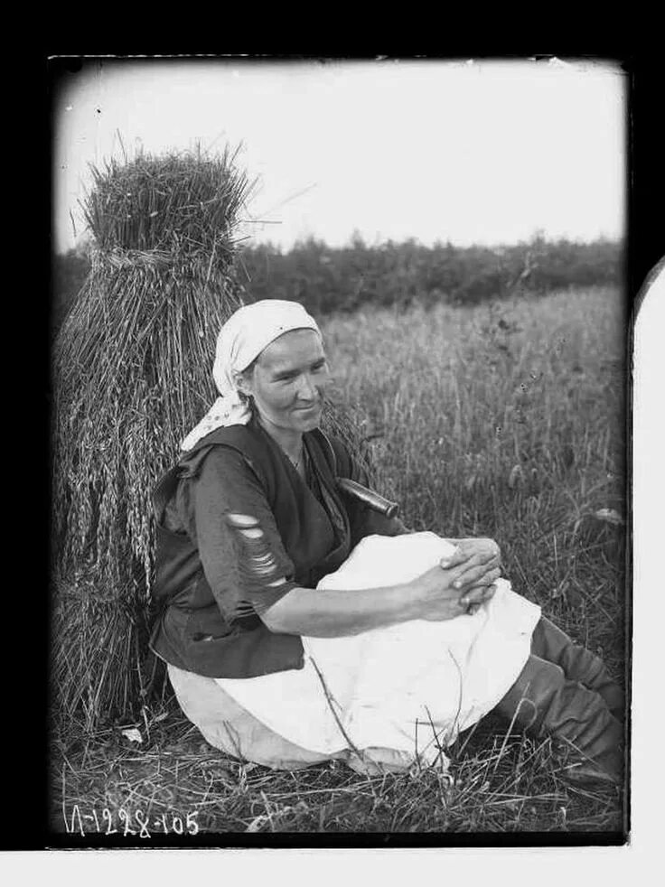 Деревенские женщины в войну. Сельские женщины в годы войны. Женщина в деревне. Советские женщины в деревне. Деревенские женщины 40