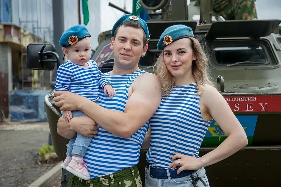 С праздником вдв. Вдв 2 августа. 2 августа новосибирск. С днем десантника. 2 августа день вдв.
