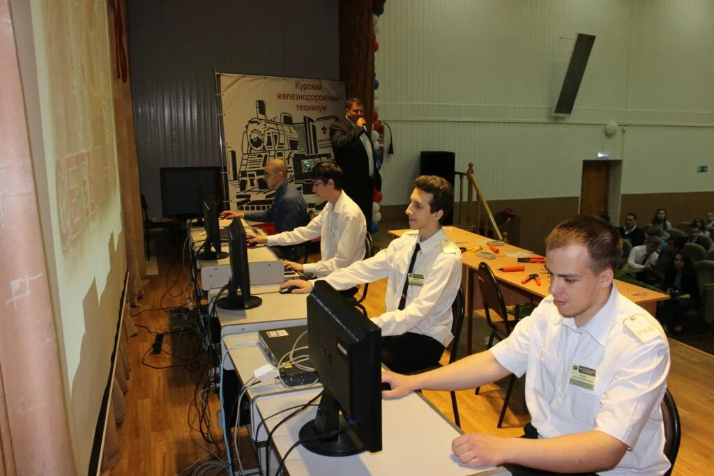 Форма студентов жд техникума. Железнодорожный колледж михалковская 52. Колледж железнодорожного транспорта екатеринбург ургупс. Колледж московского транспорта кжгт. Жд техникум великие луки преподаватели.