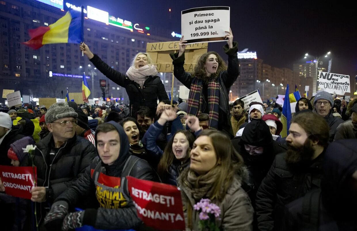 Новости Румынии. Румынские новости. Фото митинг в Бухаресте в поддержку Украины вчера. State без рекламы