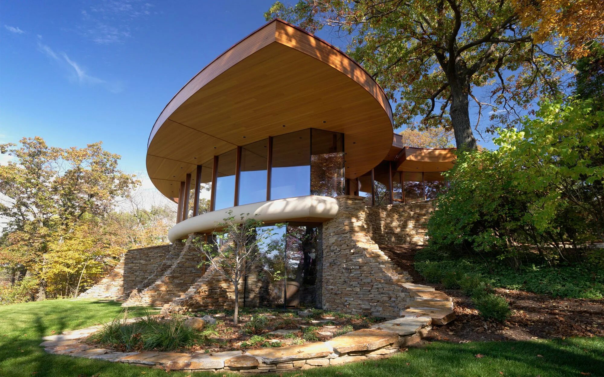 компактный экодом в южной африке. необычные крыши. дом странной формы. самые оригинальные дома. дом charles ryan mcbride, австралия.