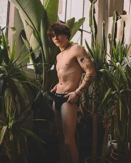 Slideshow bryce mckenzie naked.