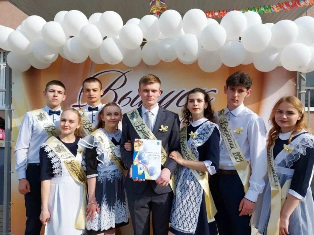 Выпуск школ 2021. Школа выпуск. Выпуск 2021. Выпуск 2021 Белостолбовская школа. Выпускной в Бондарской школе 2019 год.