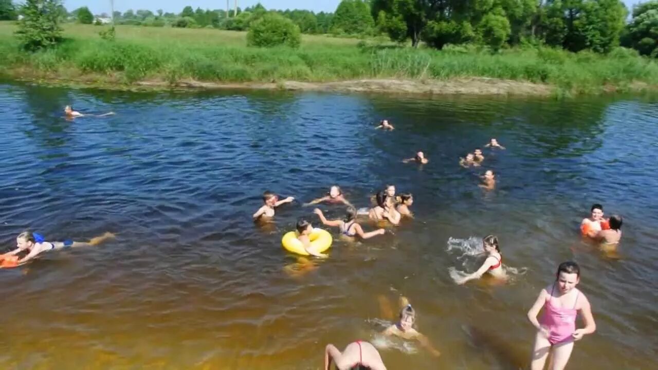 Лето купаться. Купаемся на речке. Дети купаются в реке. Купание в водоемах. Купание в деревне