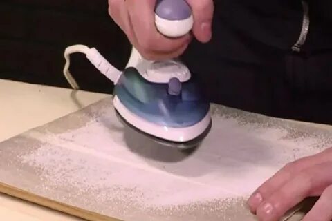 Чем оттереть от утюга ткань