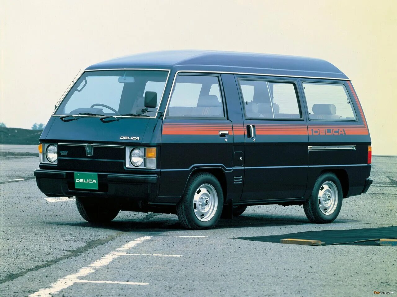 Мицубиси Делика 1984. Mitsubishi Delica 1979. Митсубиси Делика 1 поколение. Mitsubishi Delica 1986.