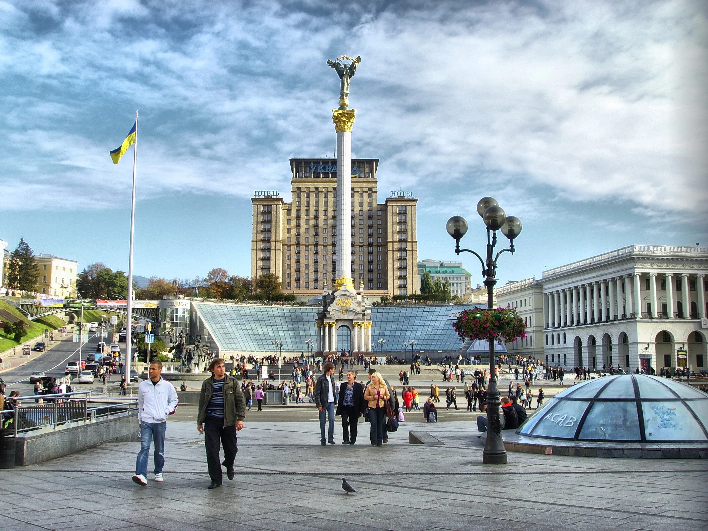 Майдан Незалежности Киев. Киев Майдан независимости Крещатик. Площадь независимости Киев. Площадь Майдана Незалежности в Киеве.