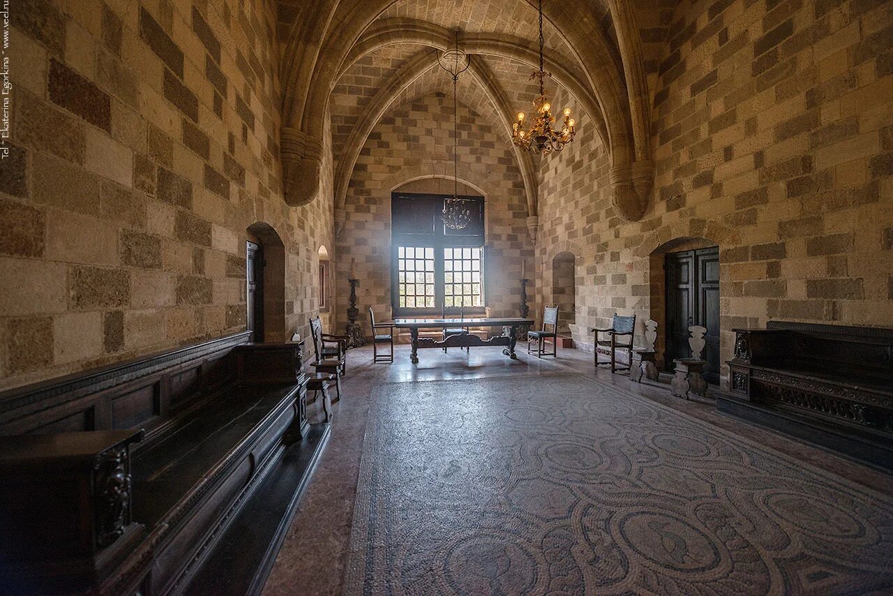 Замок великого магистра родос. Дворец гроссмейстеров мальтийского ордена. Родос крепость дворец великого магистра. Дворец мастеров. Дворец гроссмейстеров мальтийского ордена.