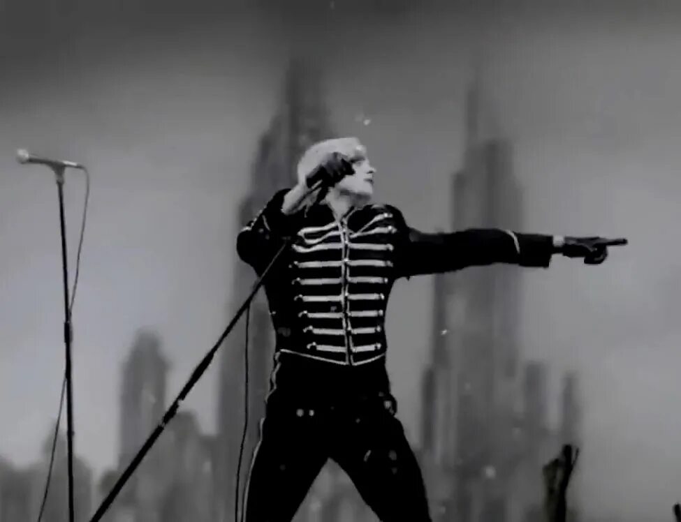 Джерард Уэй Welcome to the Black Parade. My Chemical Romance - the Black Parade (2006). My Chemical Romance Parade. MCR Black Parade. Welcome to the black parade my chemical