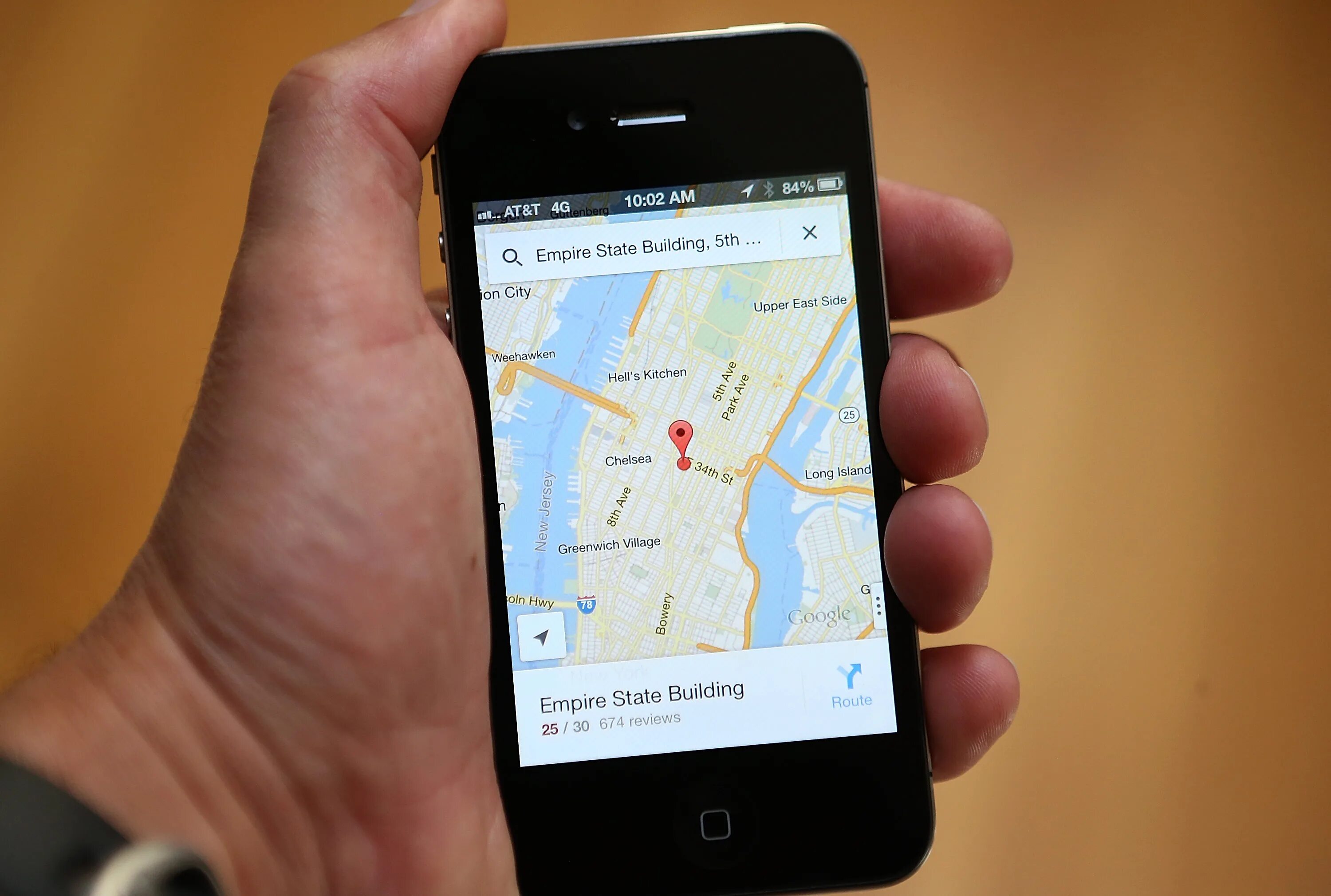 Google maps приложение. Google maps. гугл карты приложение. смартфон с картой. карта в телефоне.