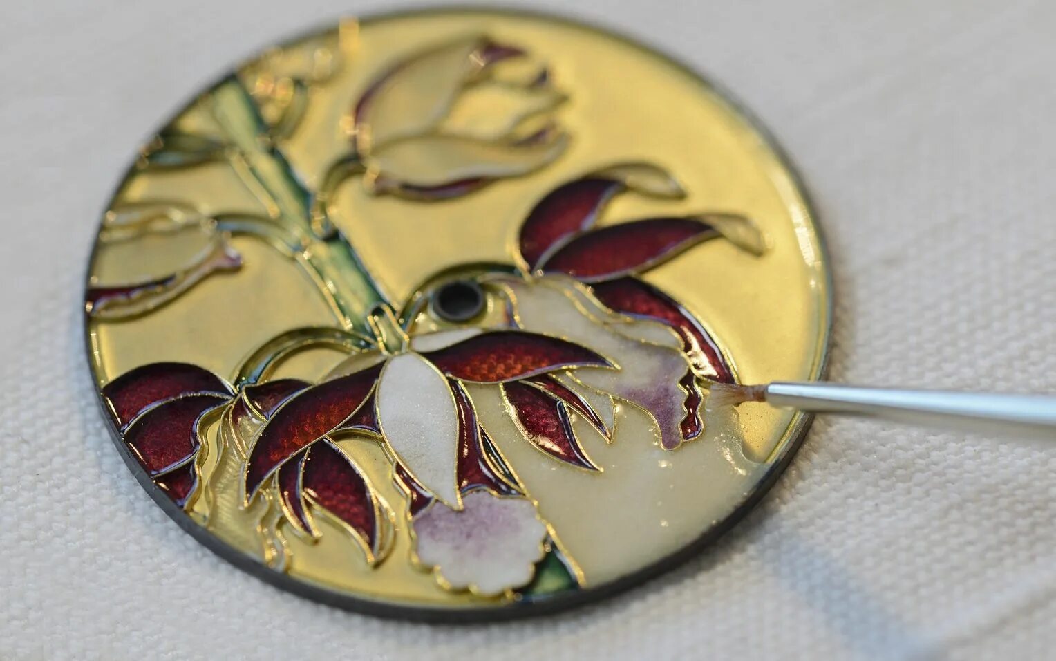 Горячая эмаль. Изделия из перегородчатой эмали. Ростовская финифть рафаэль. Техника перегородчатой эмали в древней руси. Эмаль работы.