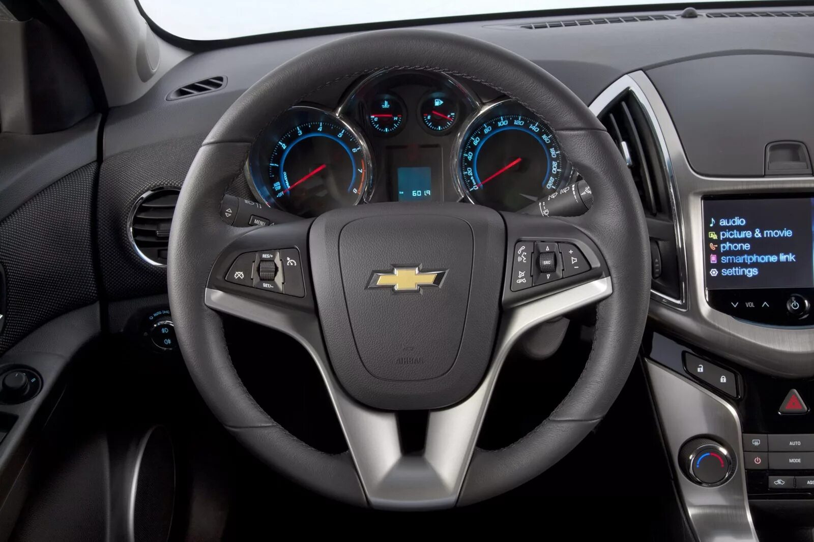 Шевроле хэтчбек салон. Chevrolet Cruze i 2013. Chevrolet Cruze 2015 салон. Шевроле Круз LTZ 1.8. Chevrolet Cruze 2013 Interior.