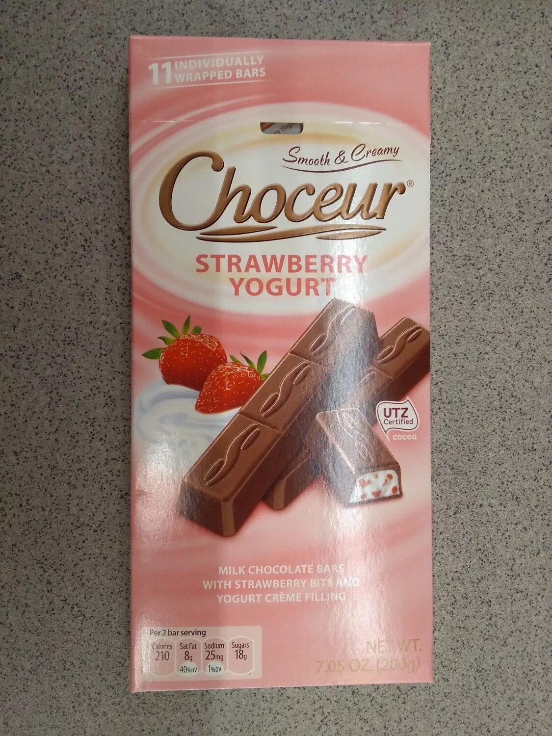 Chocolate dreams strawberry шоколад. Шоколад strawberry. Шоколадка kommunarka milk chocolate strawberry. Milk chocolate strawberry. Шоколад /80гр/ коммунарка молочный с клубничной нугой.