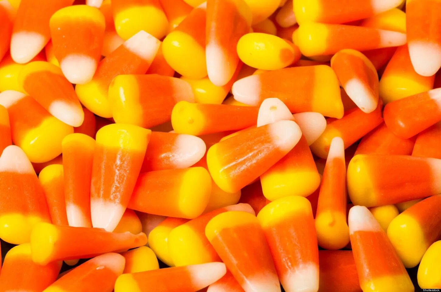 Candy corn. Кэнди Корн. Конфеты Кэнди Корн. Кэнди Корн Хэллоуин. Хэллоуинские конфеты кукуруза.