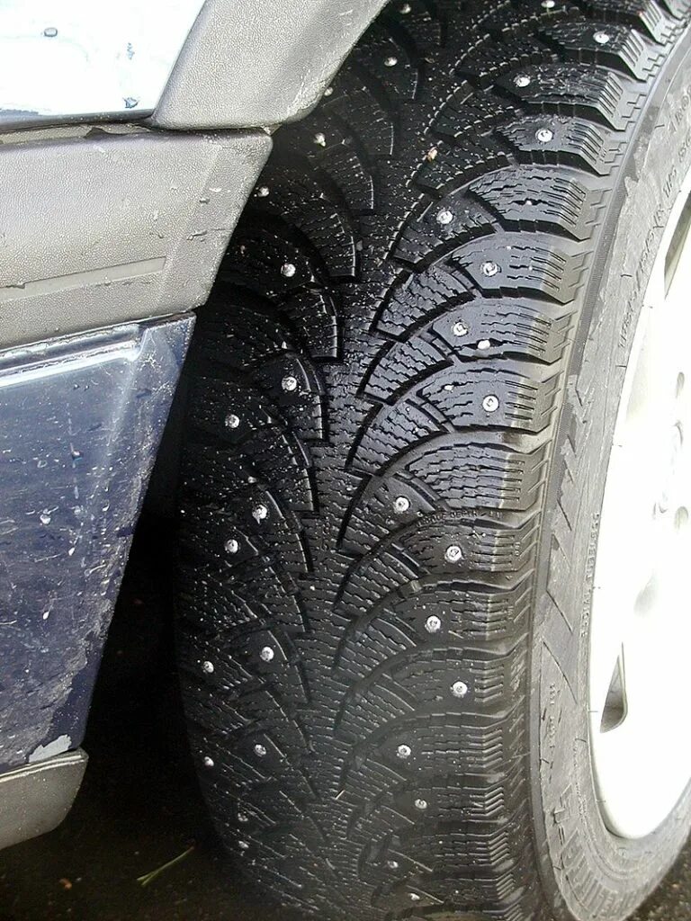 Studded шины. Шипованные колеса. шины studded зимние. зимняя резина летом. нокиан финская наварка.