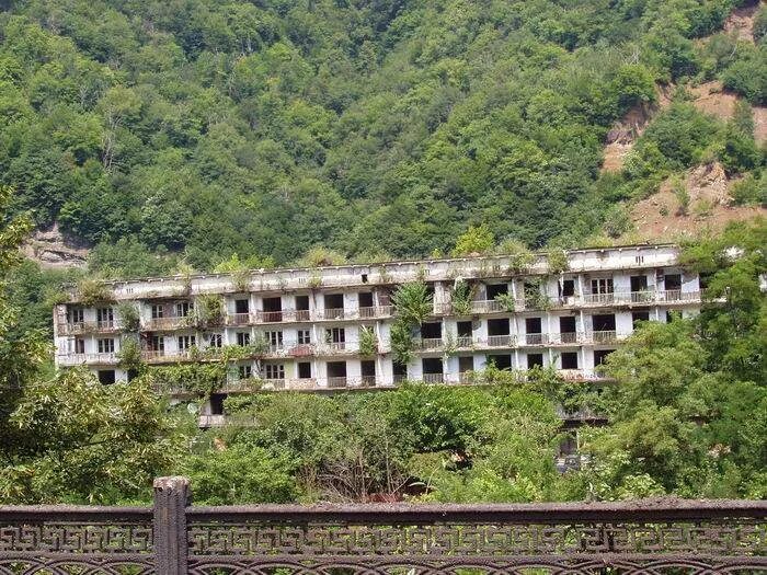 Абхазия ткварчели акармара. Ткварчели абхазия. Ткварчели город. Город ткуарчал абхазия. Ткуарчал абхазия.