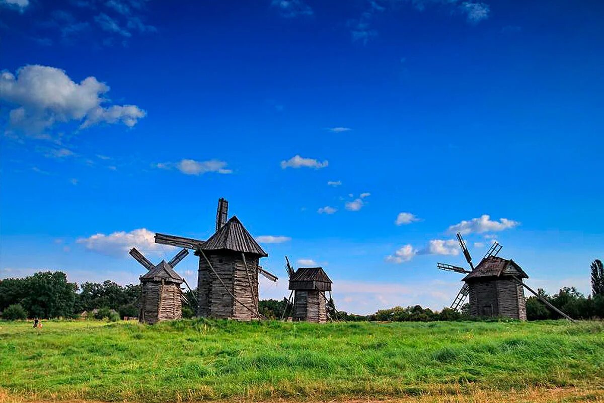 украинская хата мазанка 17 века. пирогово киев музей. музей национальный архитектуры и быта и пирогово в киеве. музей пирогово, украина, киев. пирогово музей под открытым небом.