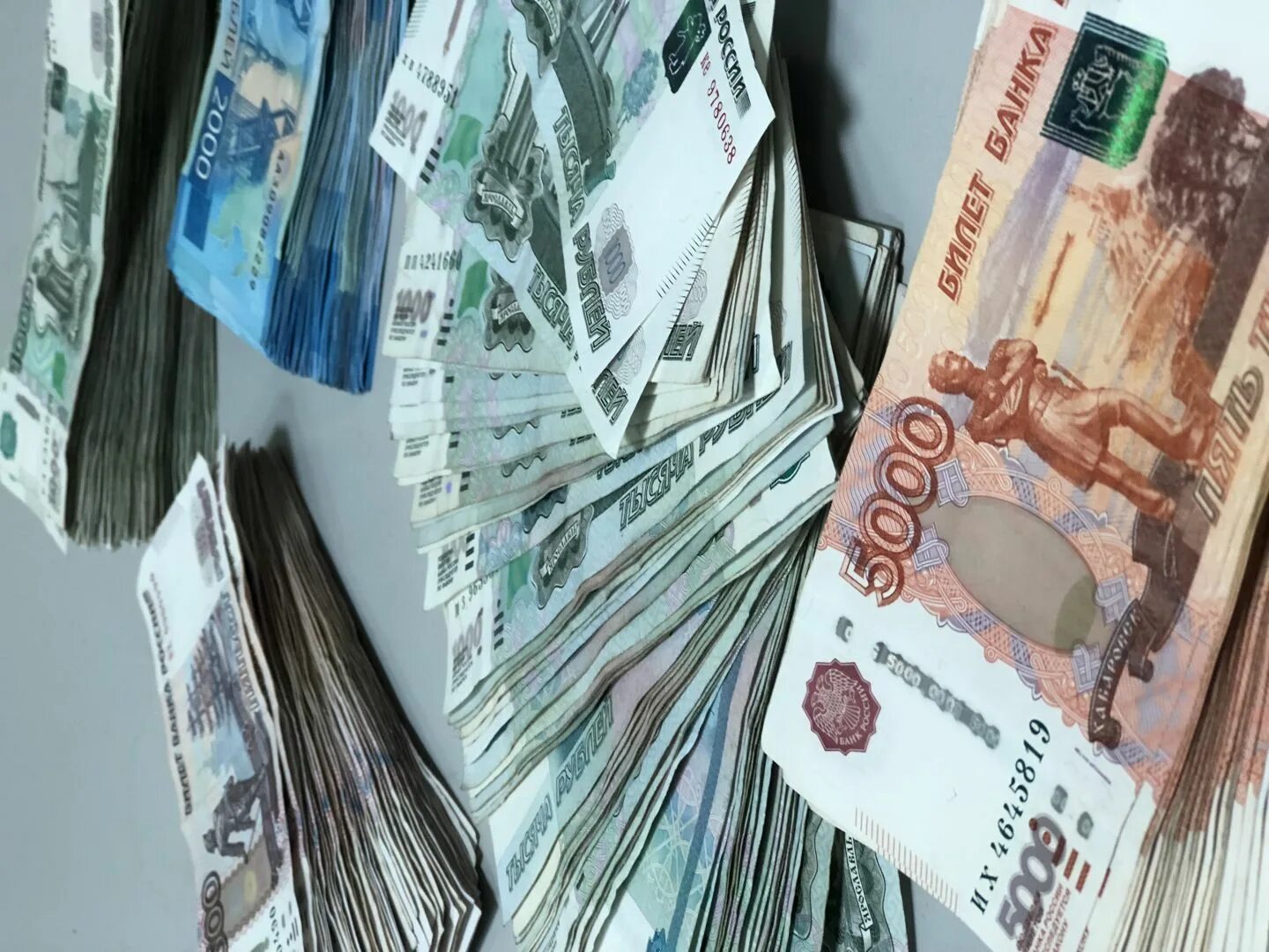 1000000 Рублей. 270 Долларов в рублях. Как выглядит СТО миллионов рублей. 270 Долларов в манатах.