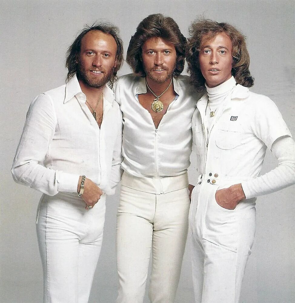 Группа Bee Gees. Bee Gees фото группы. Братья Гибб би джиз. Солист группы Bee Gees. Слушать английскую группу