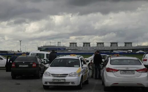 Автобусная парковка в пулково. Сколько штраф за неправильную парковку. Пулково столбы с номерами. Штраф стоянка пулковское шоссе. Пулково штрафы.