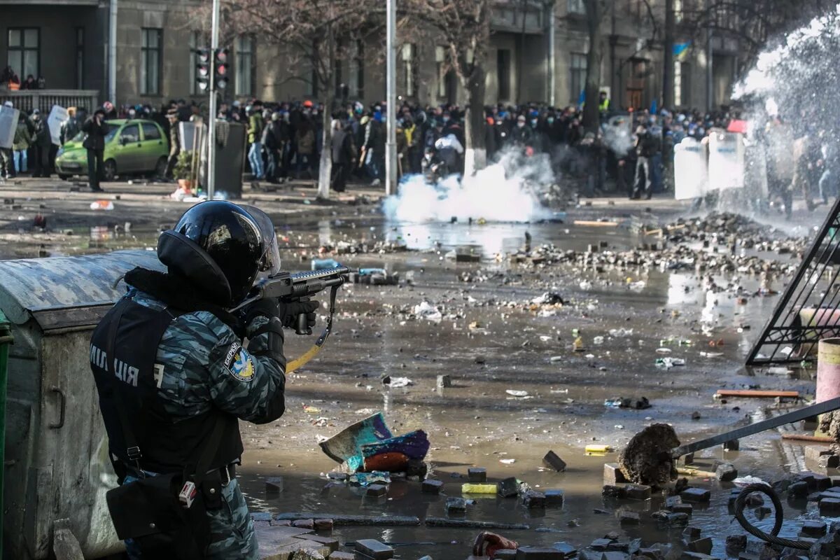 Майдан 2014 кратко и понятно. Беркут Украина Майдан на Украине в 2014. Майдан на Украине в 2014 Беркут.