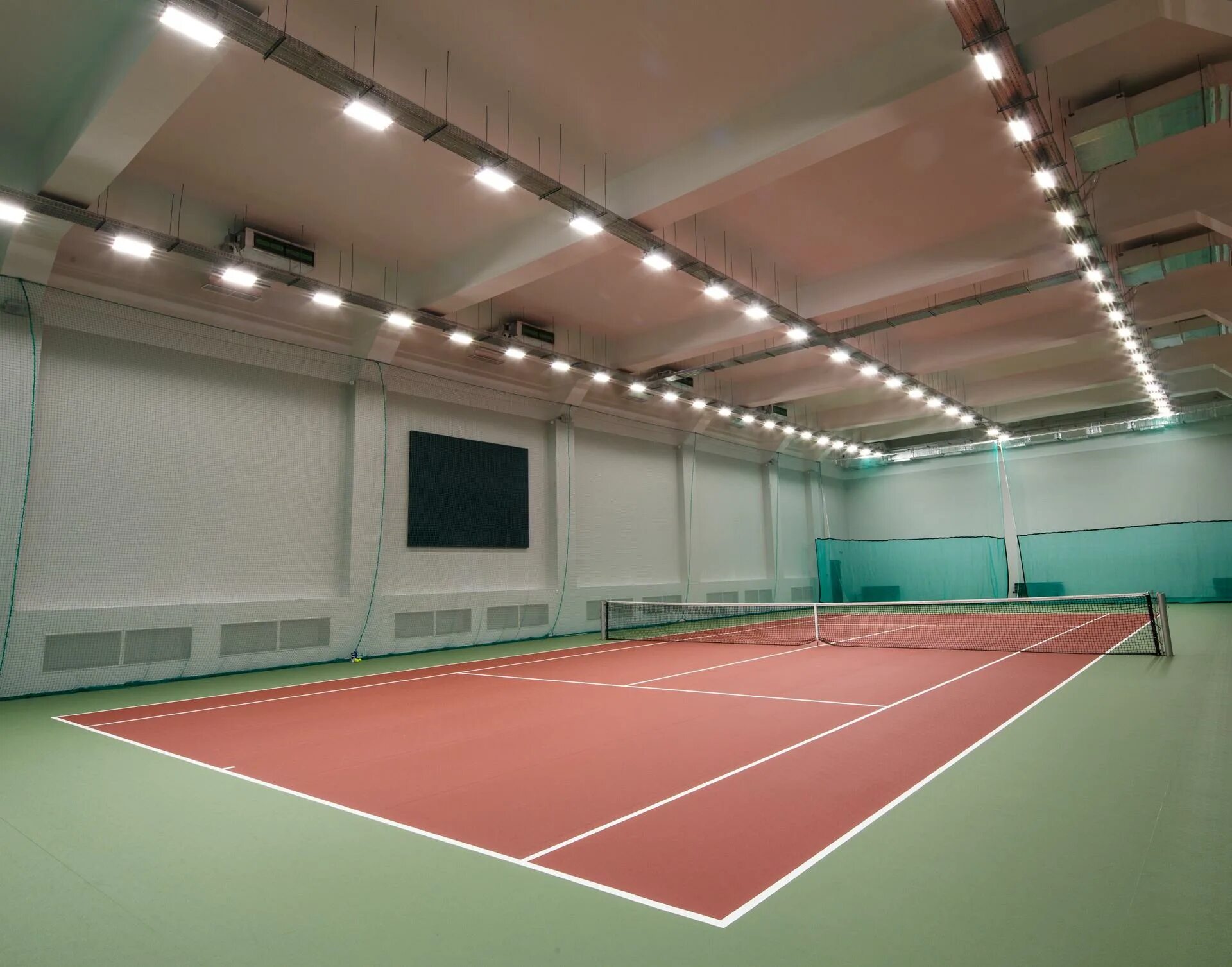 1. "newton arena" раздевалка. Арена нагатинская. 3 фото. Ньютон плаза на нагатинской.